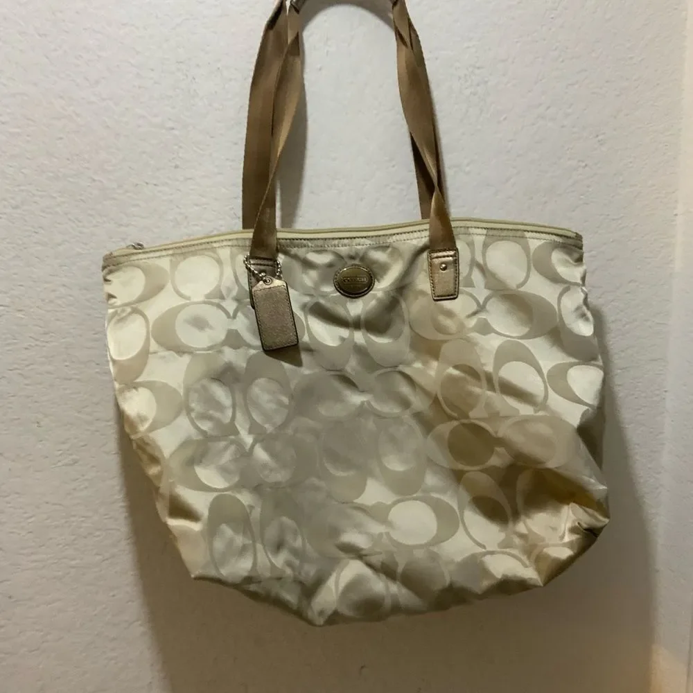 Coach tan signature Satin large Tote bag and matching removable wallet - Picture 2 of 11
